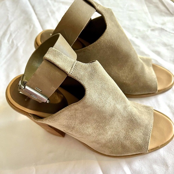 Marc Fisher Sandals Womens 10 M Vashi Ankle Strap Tan Suede Block Heels Casual - Picture 4 of 15